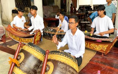 Giữ hồn nhạc cụ truyền thống đồng bào dân tộc thiểu số Khmer