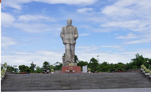 Bồi hồi, xúc động với ca khúc “Bên tượng đài Bác Hồ”