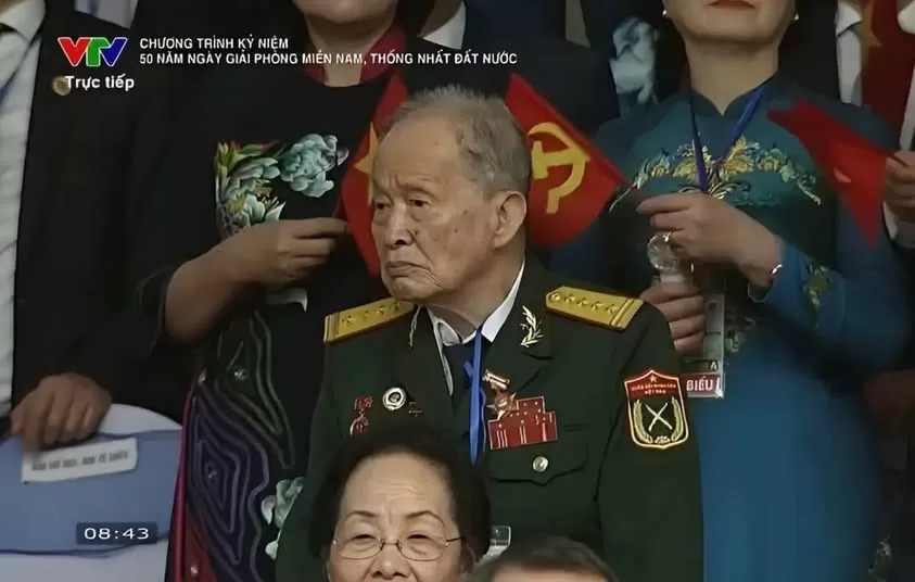 Người Anh hùng trên lễ đài lịch sử rơi lệ khi nghe một câu hát Người Anh hùng trên lễ đài lịch sử rơi lệ khi nghe một câu hát