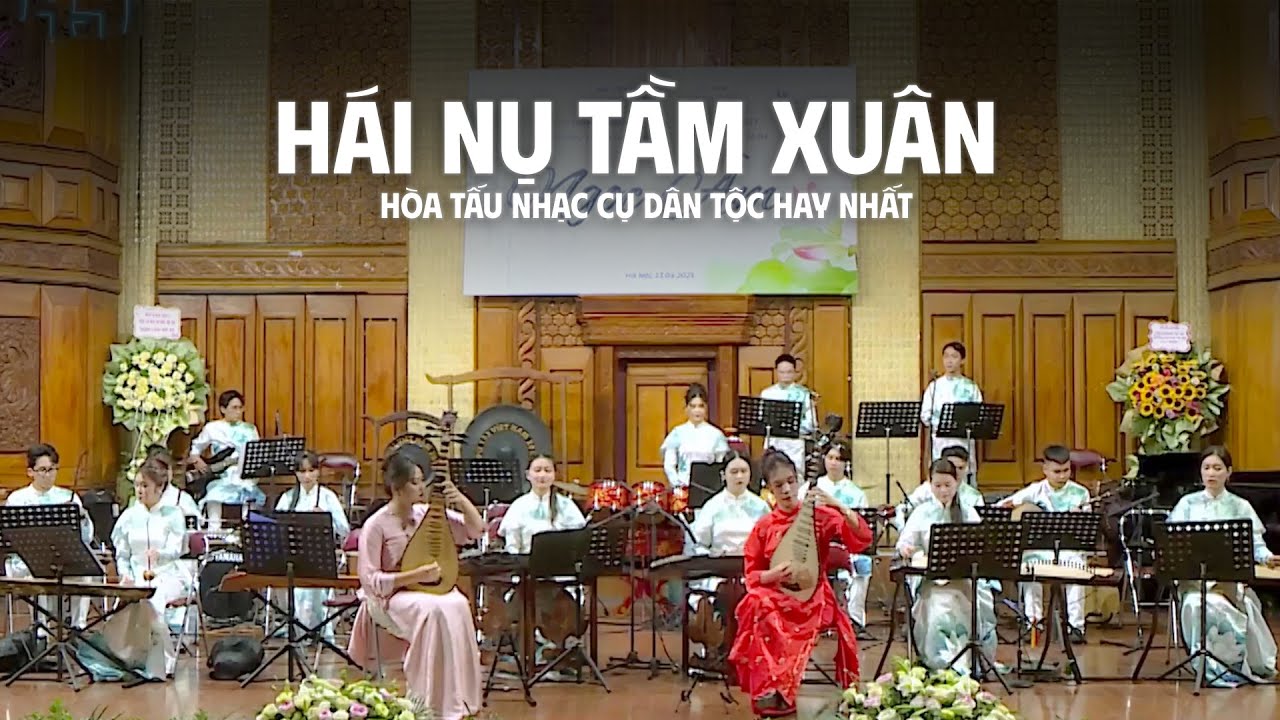 Hái Nụ Tầm Xuân