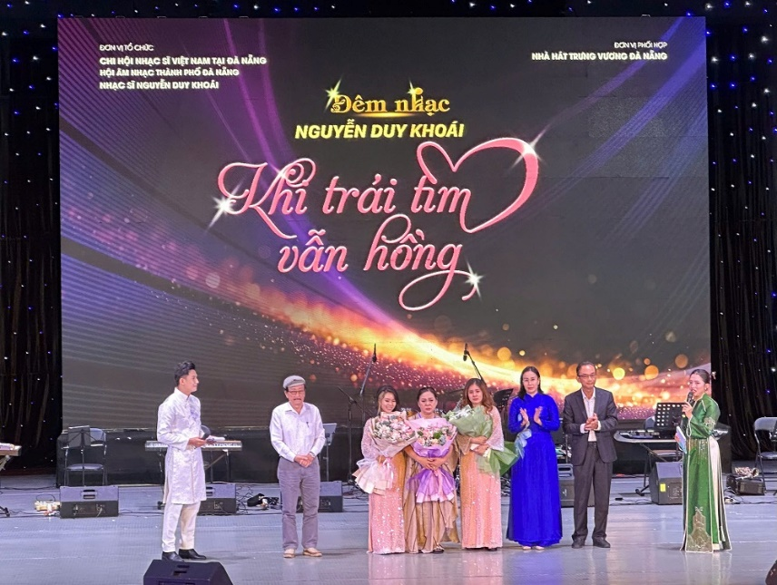 DẤU ẤN TỪ ĐÊM NHẠC NGUYỄN DUY KHOÁI: “KHI TRÁI TIM VẪN HỒNG”