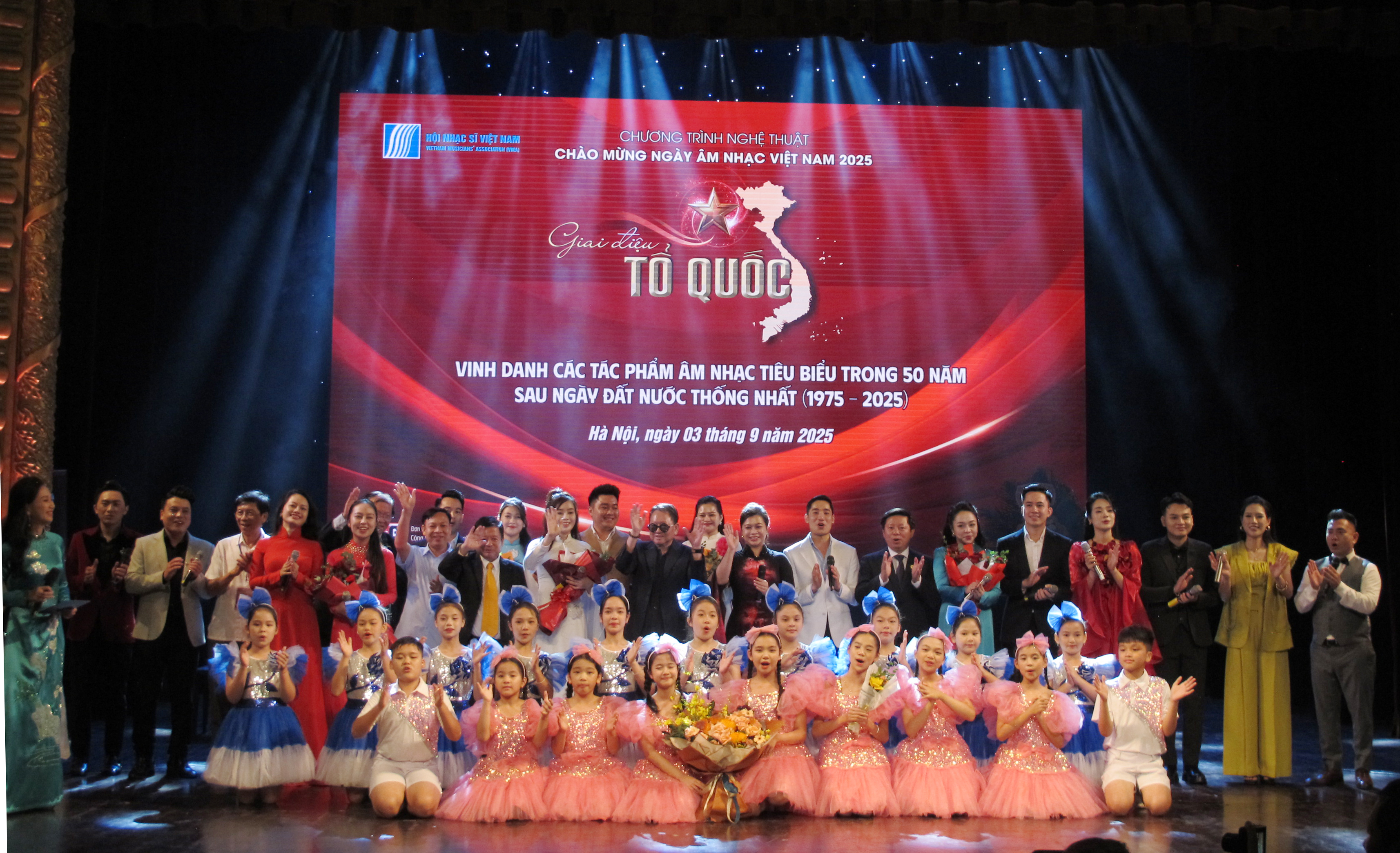 Chương trình “Giai điệu Tổ quốc” vinh danh các tác phẩm âm nhạc tiêu biểu 50 năm đất nước thống nhất 