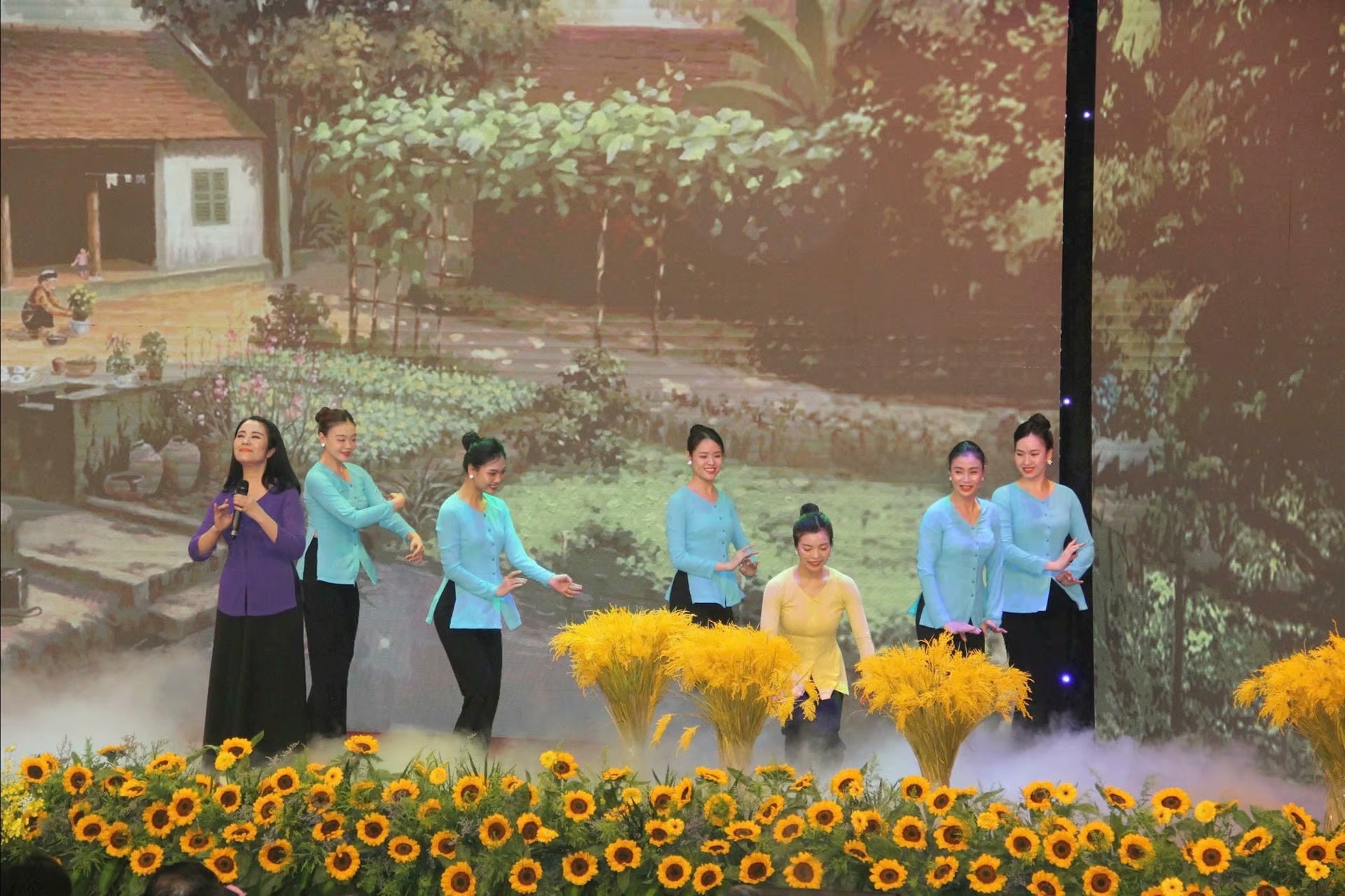 Giữ bản lĩnh phê bình nghệ thuật trong cơn lốc thị hiếu
