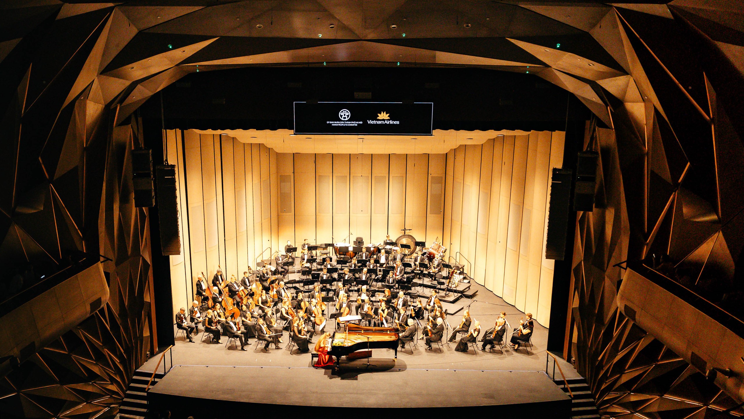 Dàn nhạc giao hưởng top 5 thế giới biểu diễn tại "Vietnam Airlines Classic - Hanoi Concert 2025"