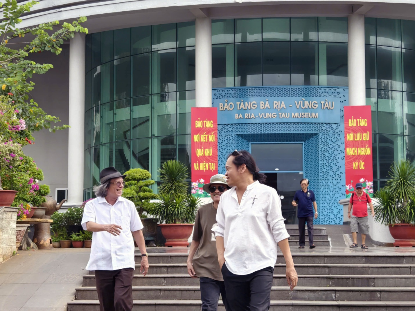 Trại sáng tác Vũng Tàu: một số hoạt động dã ngoại Trại sáng tác Vũng Tàu: một số hoạt động dã ngoại