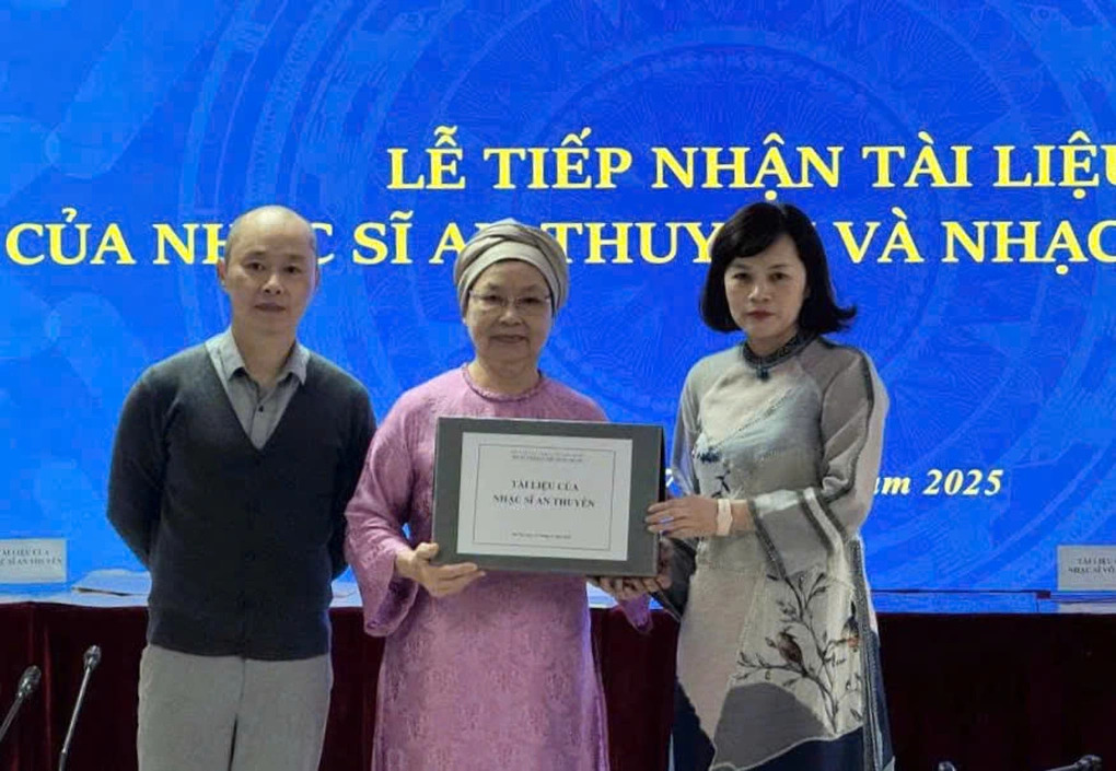 Trung tâm Lưu trữ tiếp nhận tài liệu quý của nhạc sĩ An Thuyên và Võ Vang