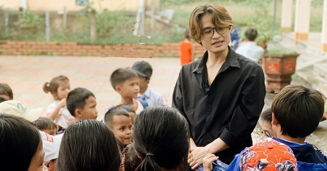 Cái đắt giá khó lý giải của nam ca sĩ chi 22 tỷ đồng từ thiện, sang tận Úc làm show