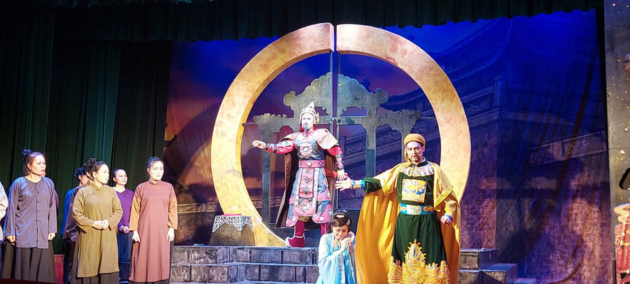 Thầy già, con hát cũng già!