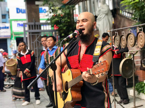 Ca sĩ Y DZĂNG ARUL - Giọng hát mang hơi thở đại ngàn