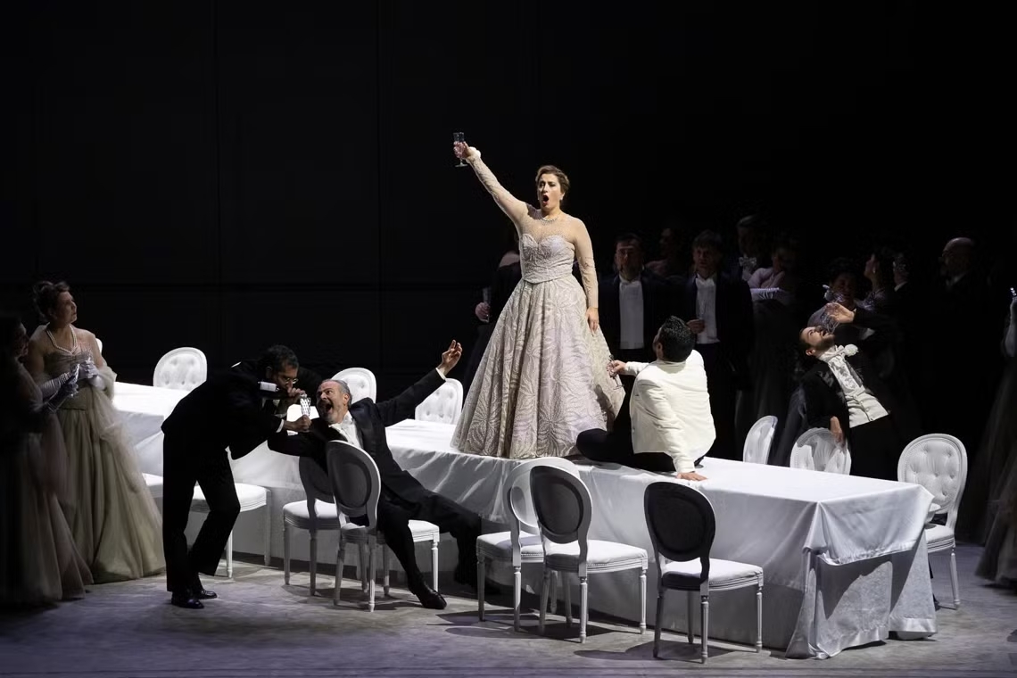 Biểu tượng nghệ thuật Ý đưa kiệt tác opera La Traviata đến Nhà hát Hồ Gươm