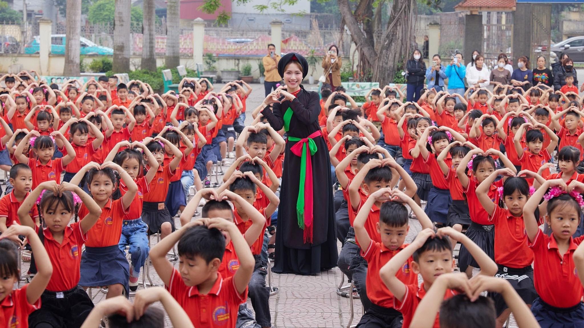 Đua quảng bá sản phẩm âm nhạc